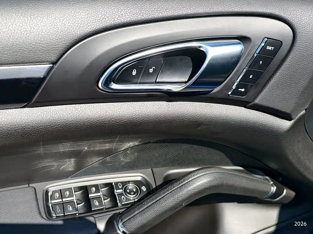Porsche Cayenne — миниатюра 7