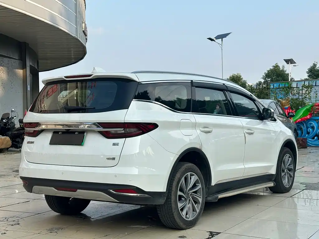 Geely Jia Ji New Energy — миниатюра 9