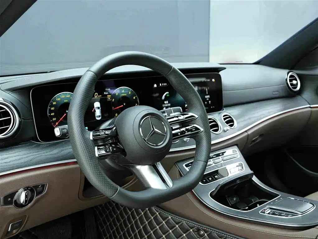 Mercedes-Benz E-Class — миниатюра 7