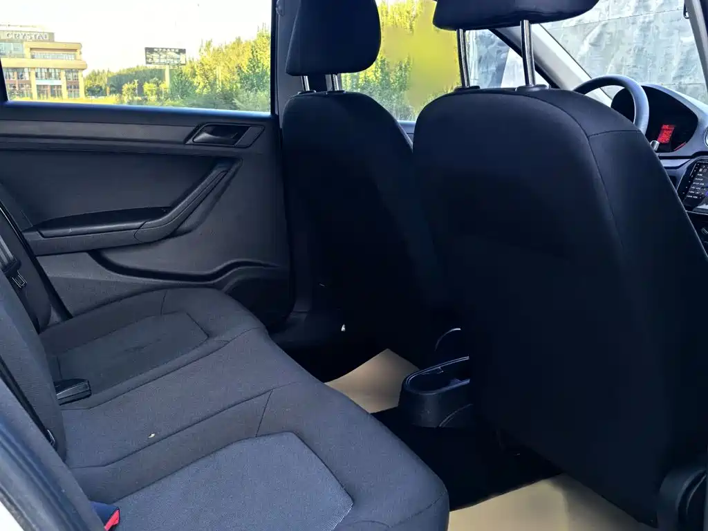 Volkswagen Jetta — миниатюра 8