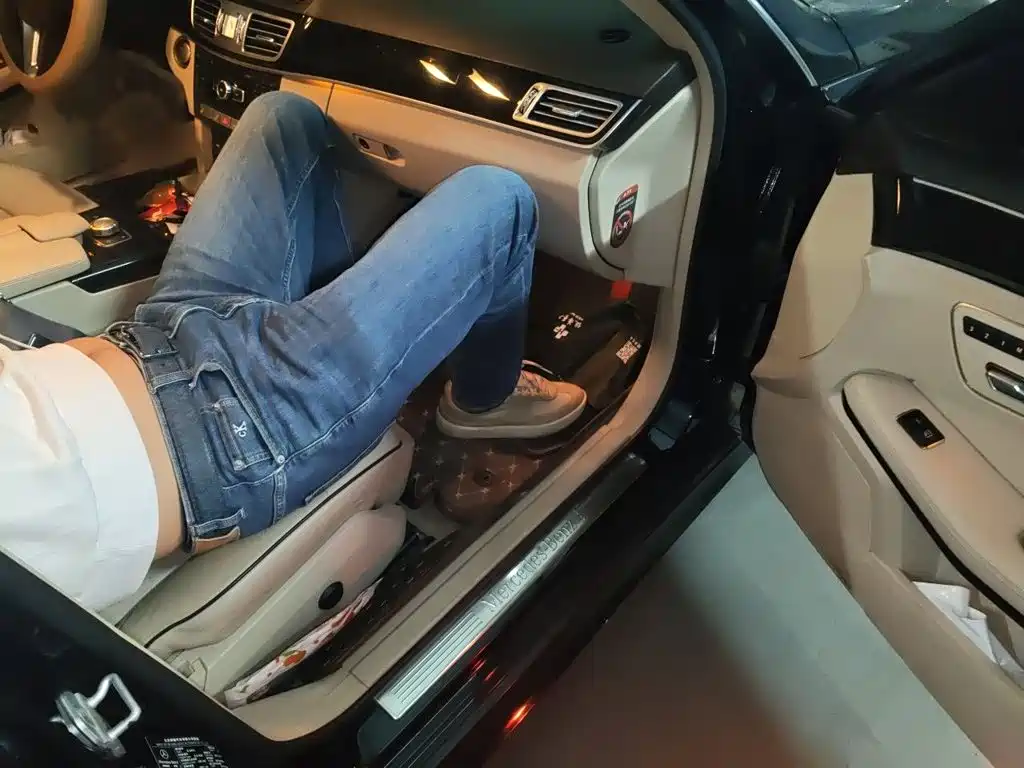 Mercedes-Benz E-Class — миниатюра 18