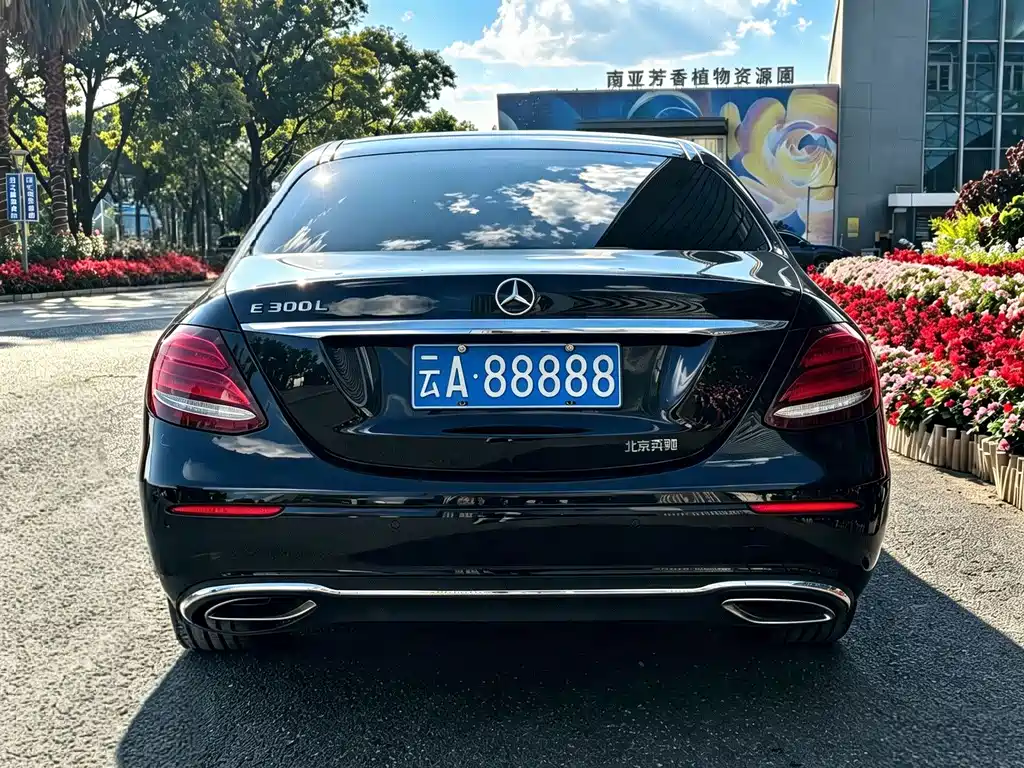 Mercedes-Benz E-Class — миниатюра 14