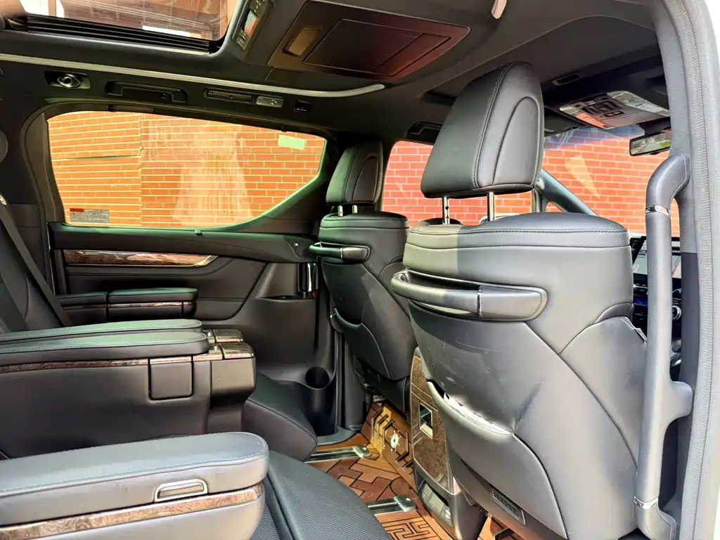 Toyota Vellfire — фотографии объявления, Фото 13
