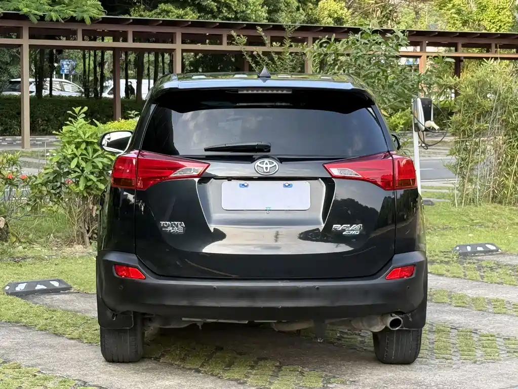 Toyota RAV4 — миниатюра 14