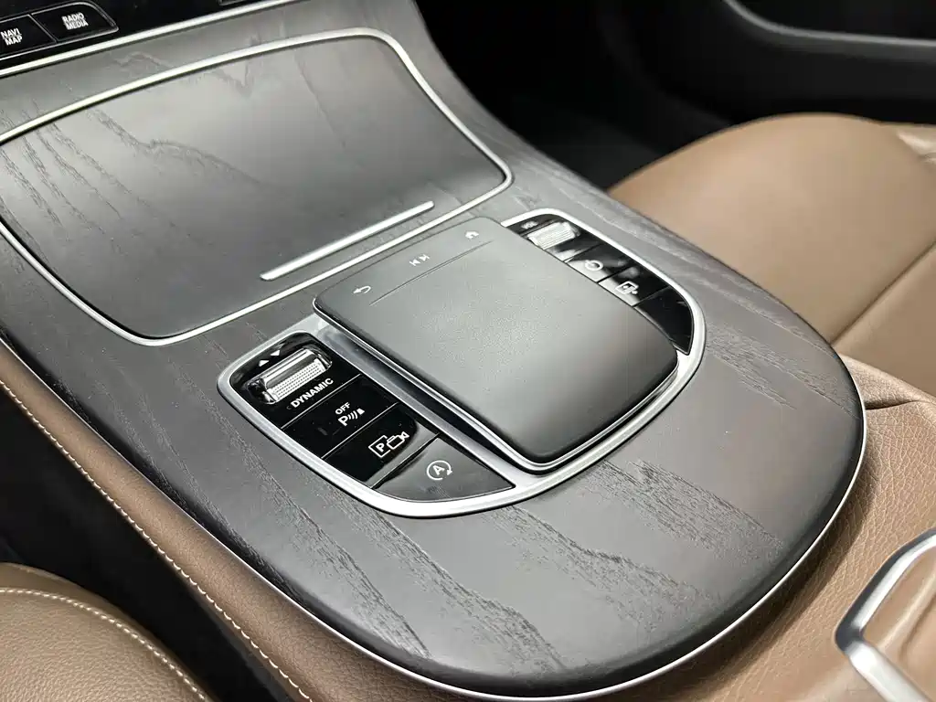 Mercedes-Benz E-Class — миниатюра 17
