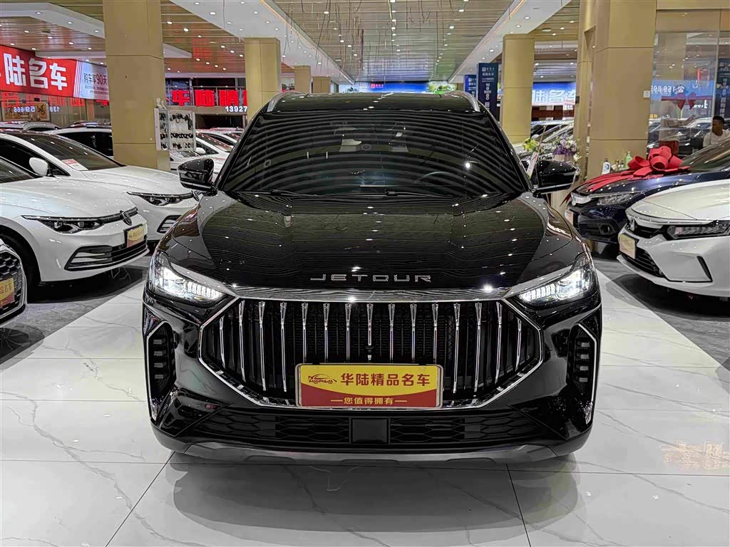 Jetour Jetour X70 PLUS 1.5 л 2024 г. Чёрный, пробег 42000 км