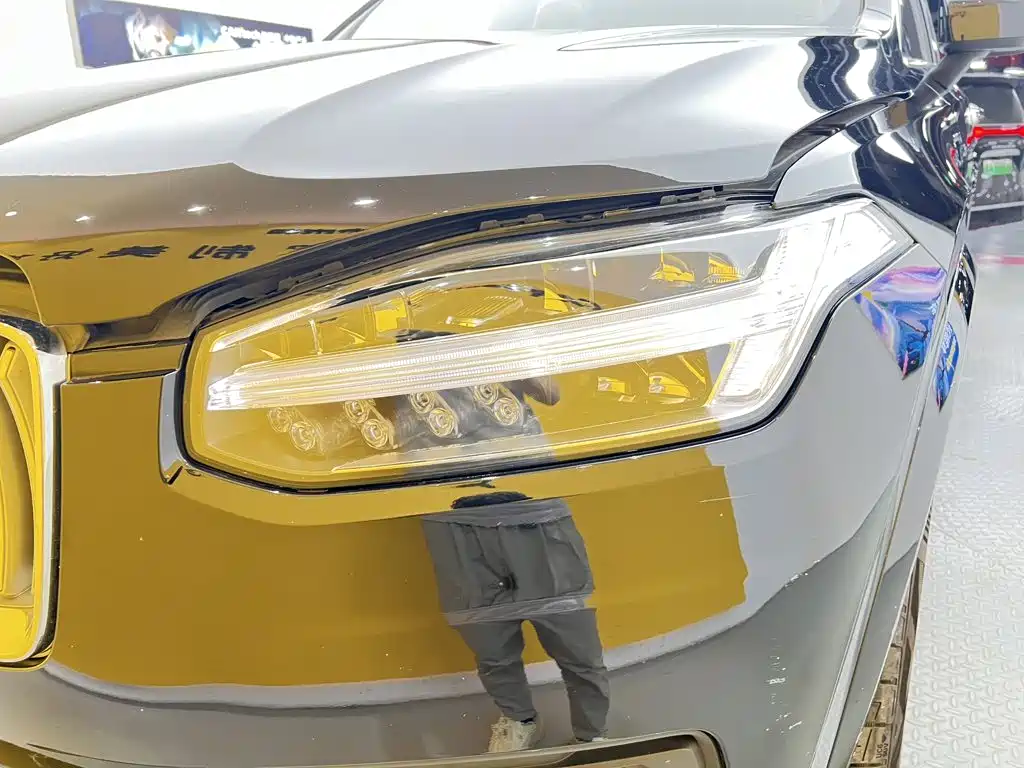Volvo XC90 — миниатюра 38