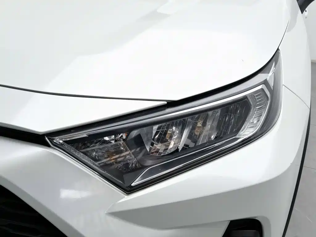 Toyota RAV4 — миниатюра 7