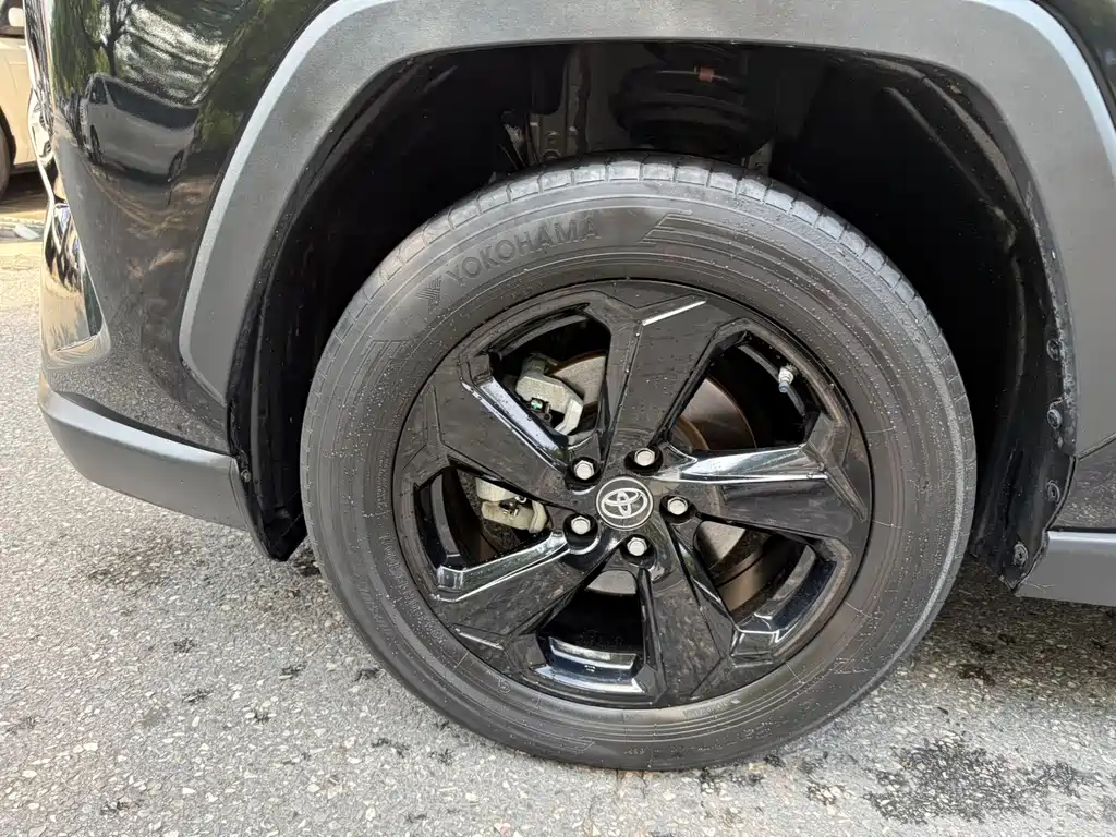 Toyota RAV4 — миниатюра 24