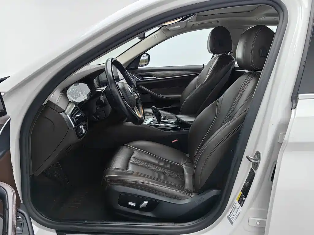 BMW 5 Series New Energy — миниатюра 10