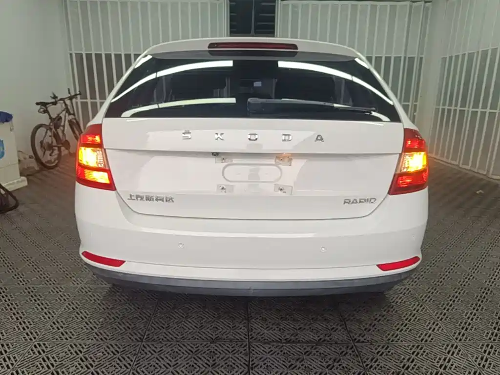 Skoda Rapid Spaceback — миниатюра 6