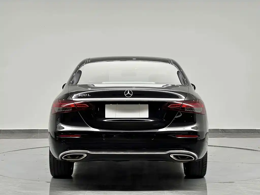 Mercedes-Benz E-Class — миниатюра 6