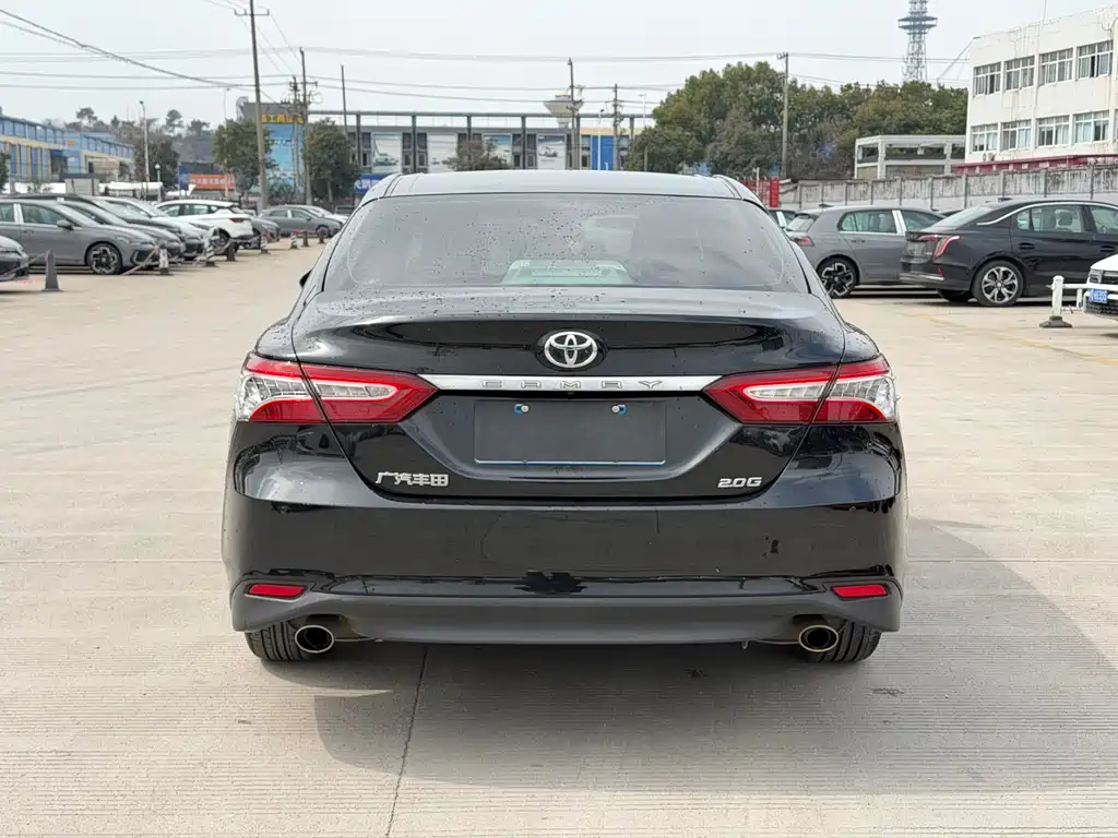 TOYOTA CAMRY