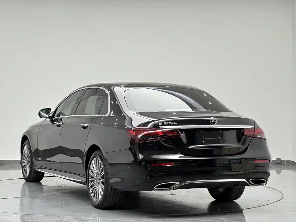 Mercedes-Benz E-Class — миниатюра 6