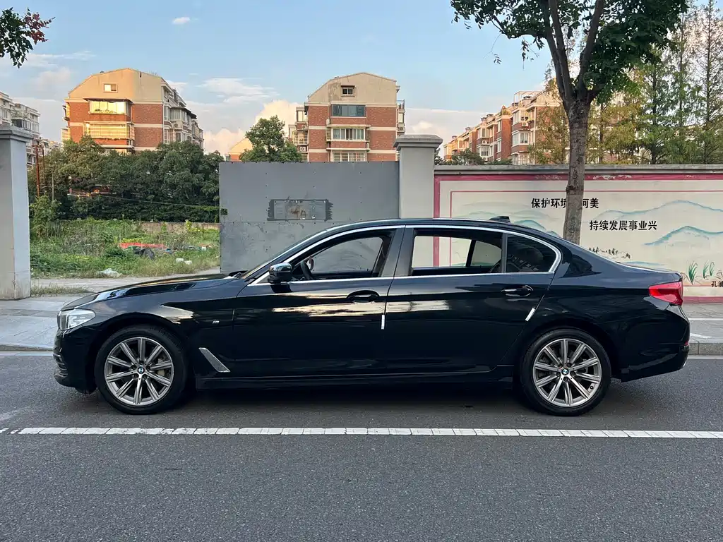 BMW 5 Series — миниатюра 16