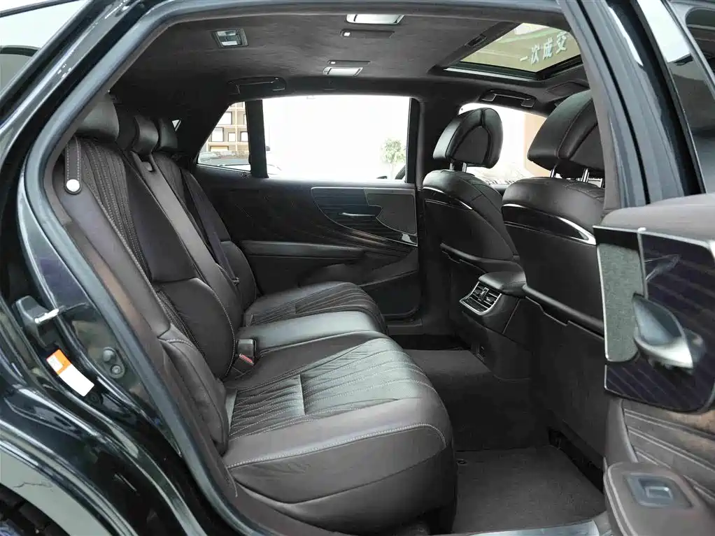 Lexus LS — миниатюра 13