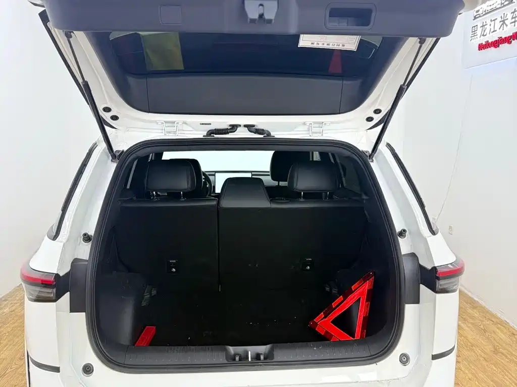 Toyota bZ3X - фото 7
