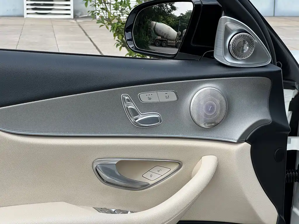 Mercedes-Benz E-Class — миниатюра 15