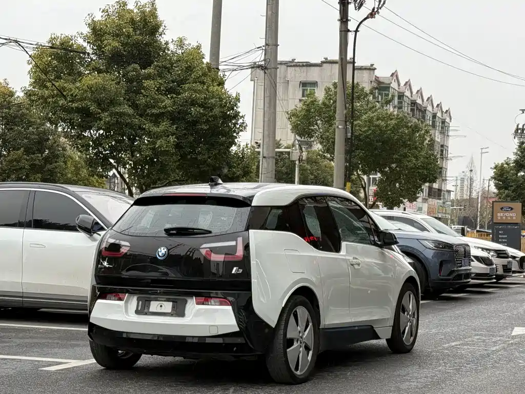 BMW I3