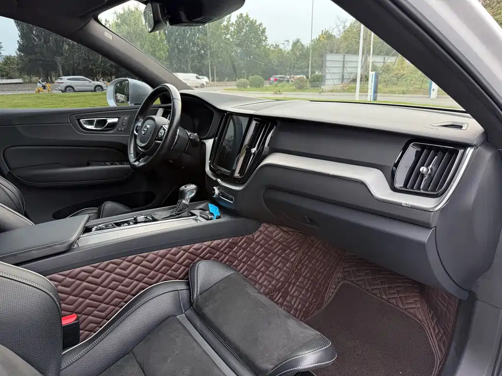Volvo XC60 — миниатюра 17