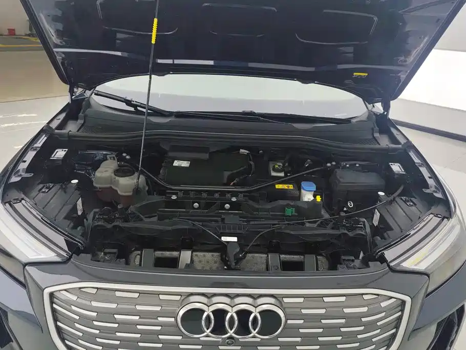 Audi Q4 e-tron — миниатюра 10