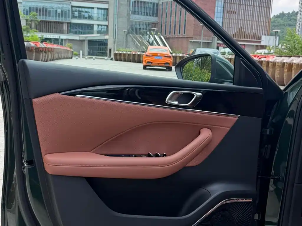 Geely Emgrand 2026 5 1.5T DCT Flagship