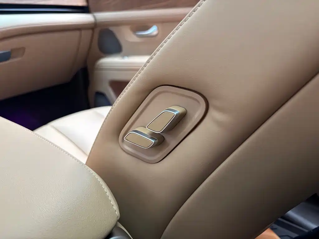 AITO ASK THE WORLD M7