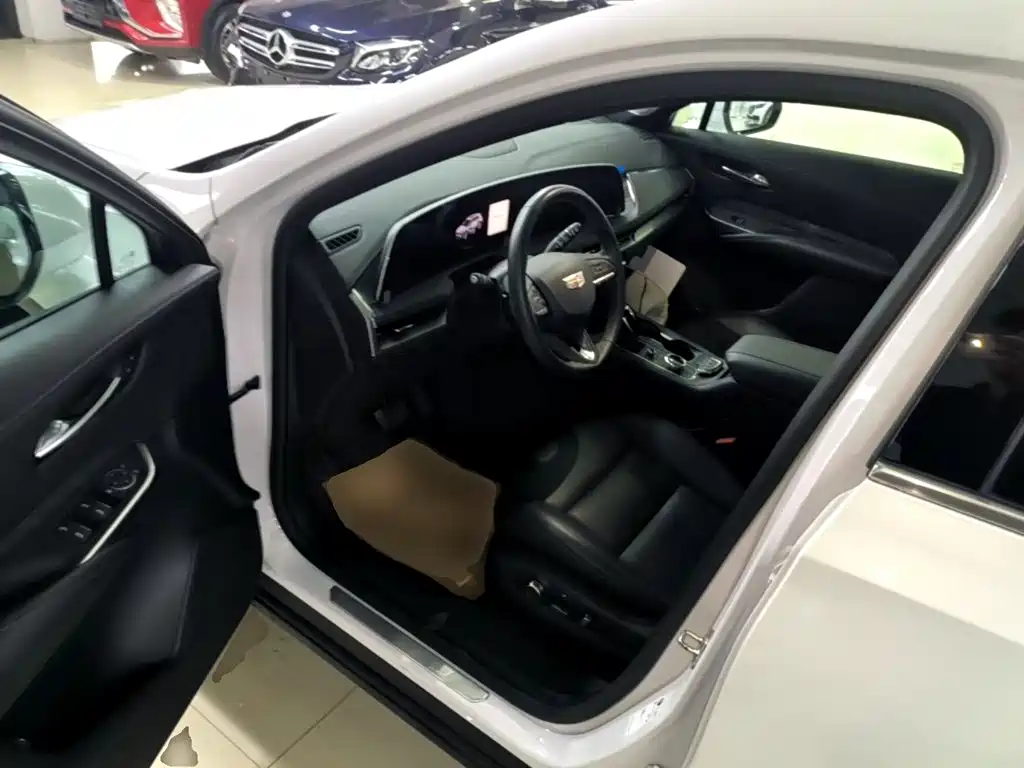 Cadillac XT4 — миниатюра 16