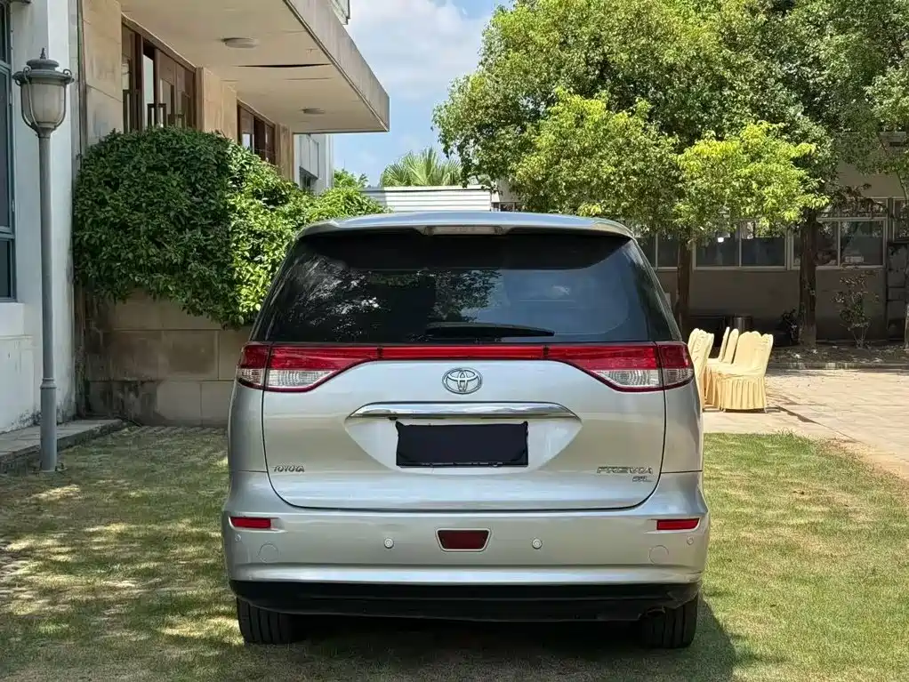 Toyota Previa — миниатюра 9