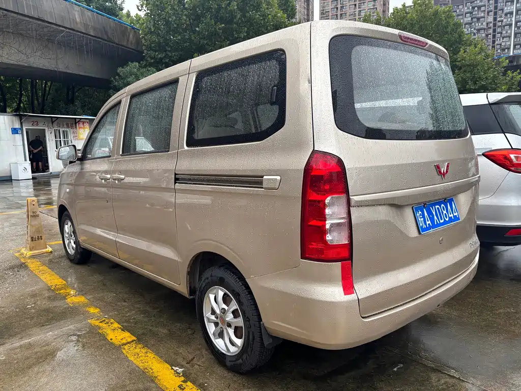 Wuling Hongguang V — миниатюра 4