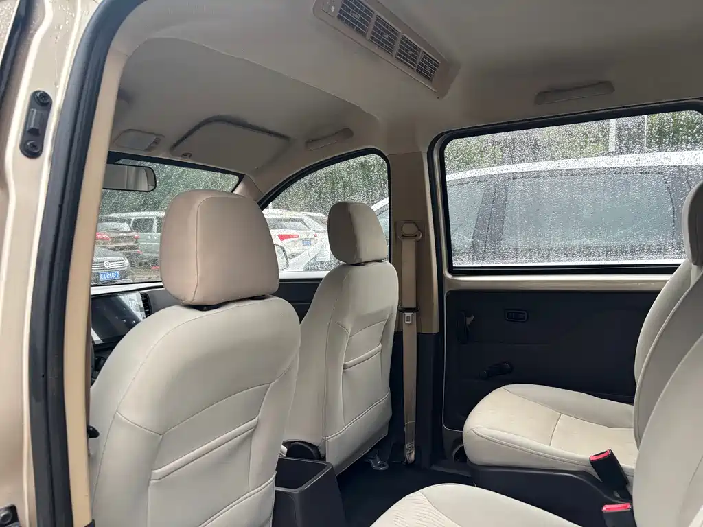 Wuling Hongguang V — миниатюра 9