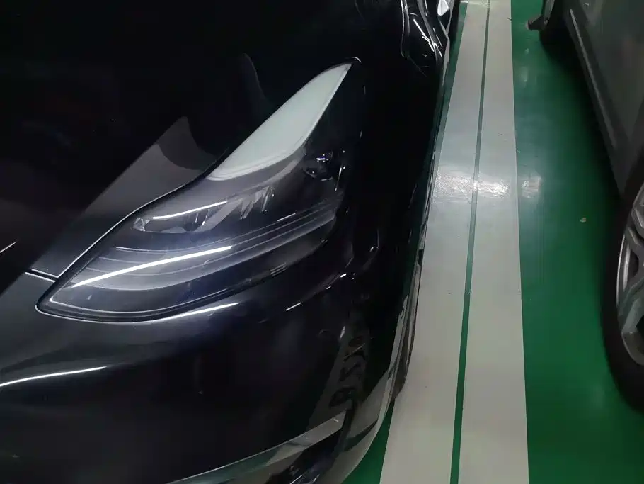 Tesla Model Y — миниатюра 5