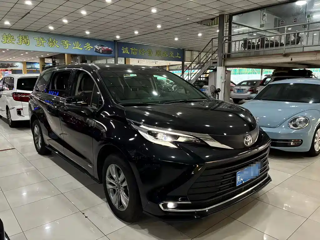 Toyota Sienna — миниатюра 3