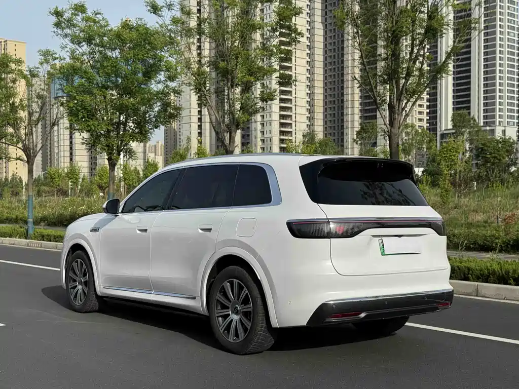 Aito M8 2025 Max+ 53.4kWh 5 мест (192 ）