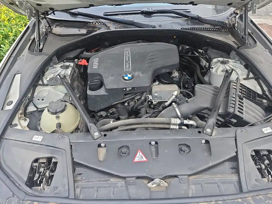 BMW 5 Series — миниатюра 10