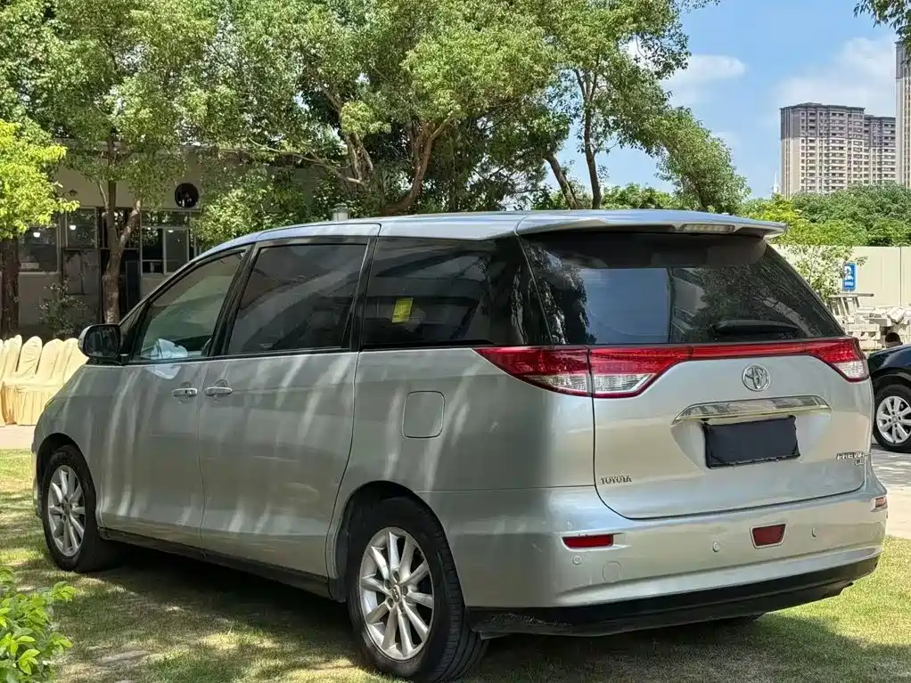 Toyota Previa — миниатюра 4