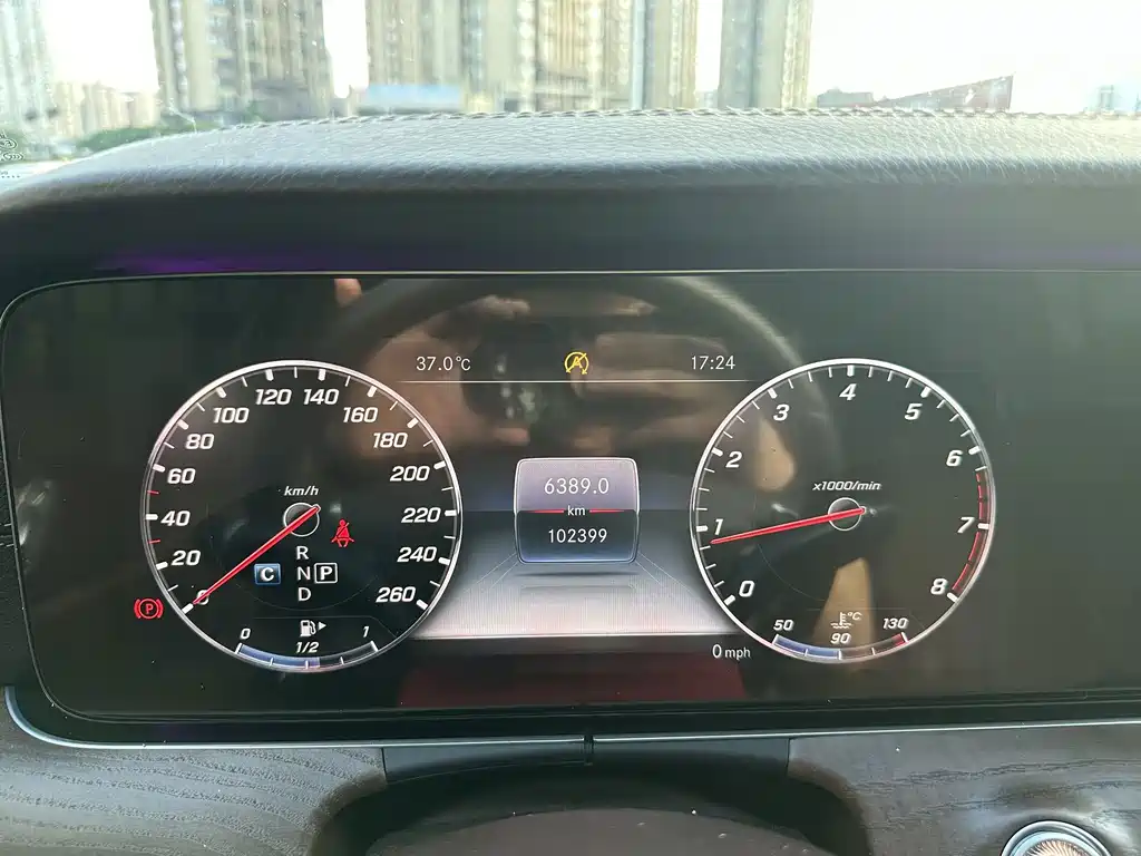 Mercedes-Benz E-Class — миниатюра 7