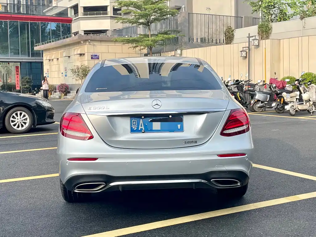 Mercedes-Benz E-Class — миниатюра 7