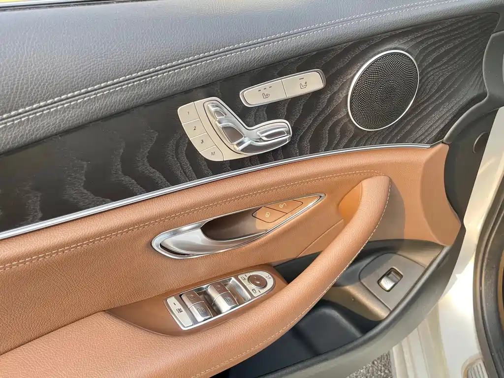 Mercedes-Benz E-Class — миниатюра 12