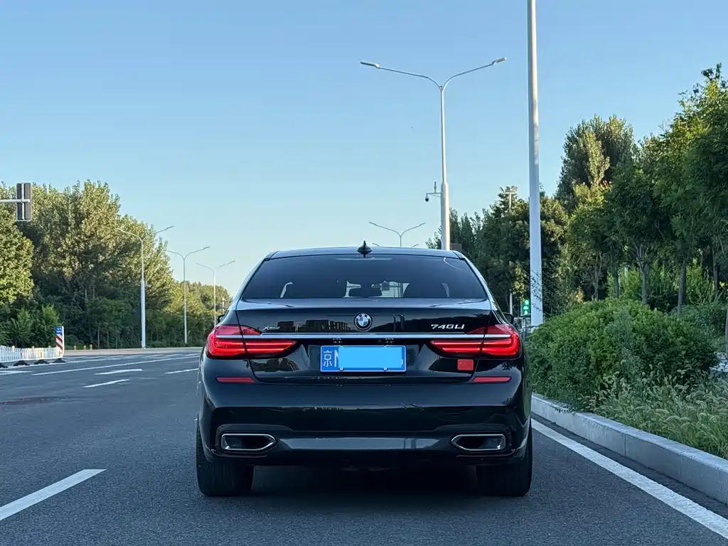 BMW 7 Series — миниатюра 5