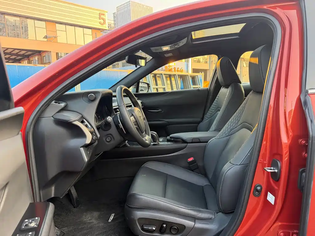 Lexus UX New Energy — миниатюра 4