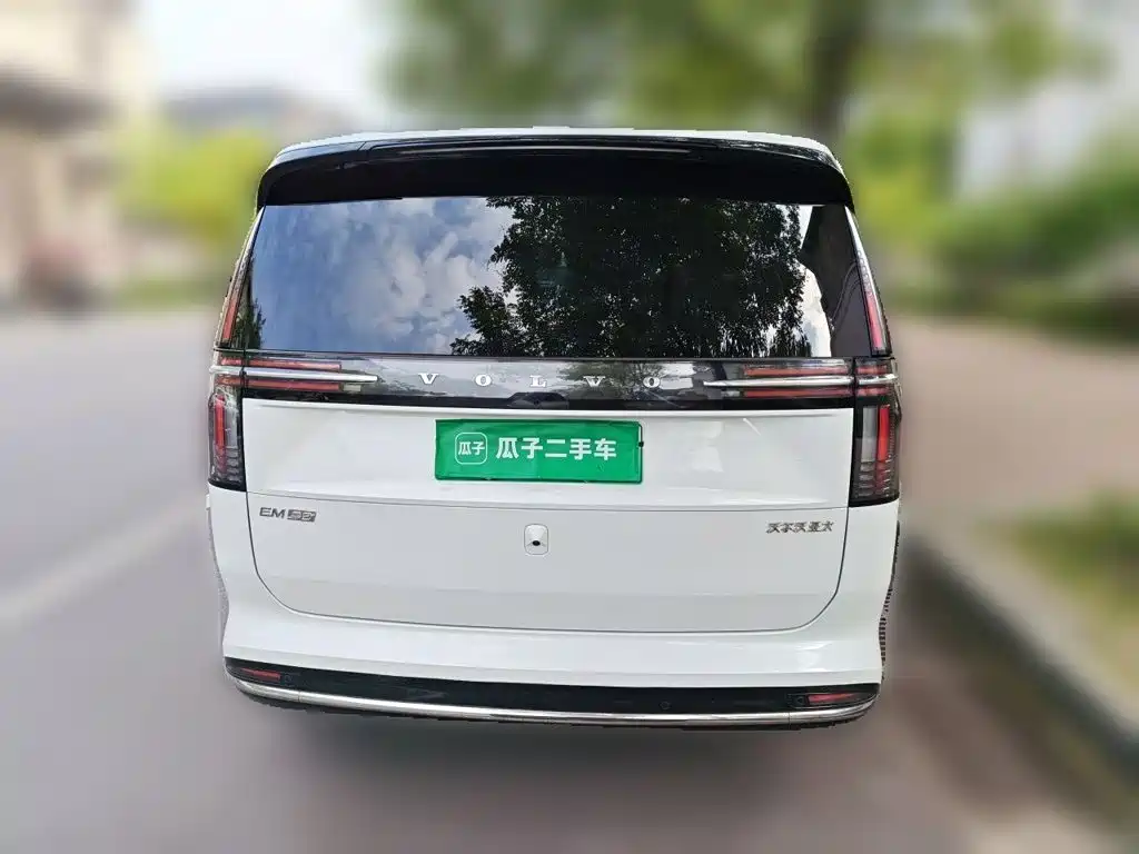 Volvo EM90 — миниатюра 3