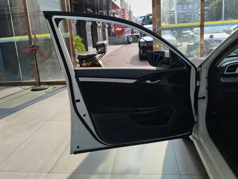 Honda Civic — миниатюра 7