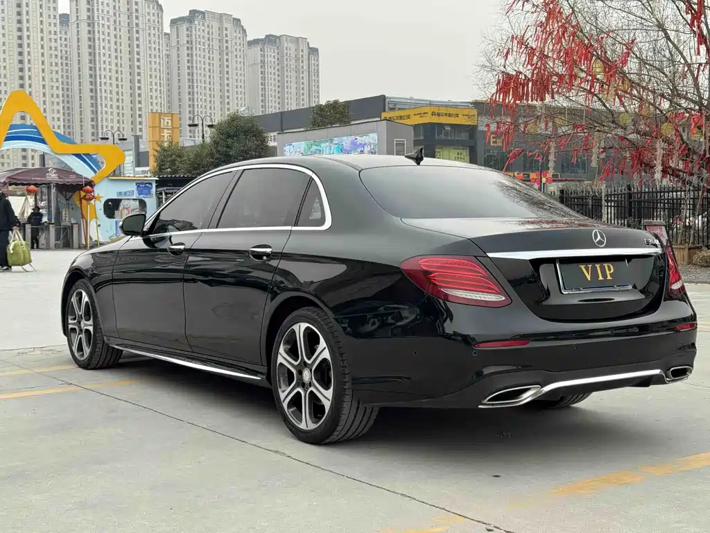 MERCEDES-BENZ E CLASS