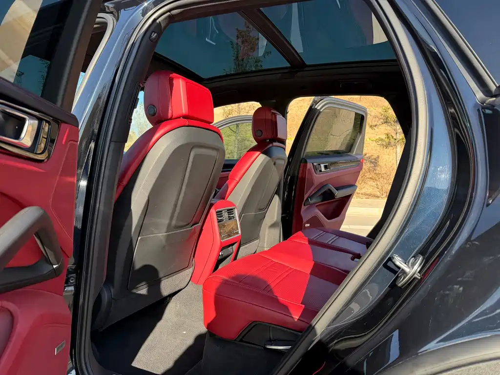 Porsche Cayenne — миниатюра 16
