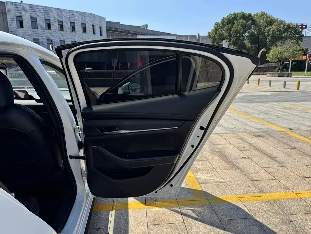 Mazda 3 Axela — миниатюра 19