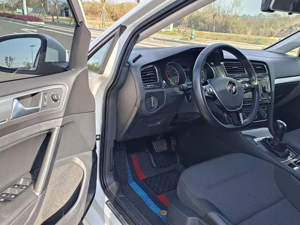 Volkswagen Golf 2018 230TSI AT Comfort