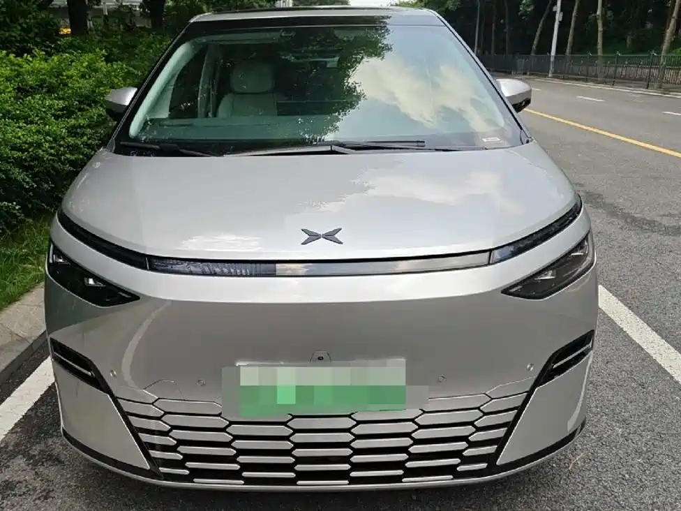 XPeng X9 - фото 2