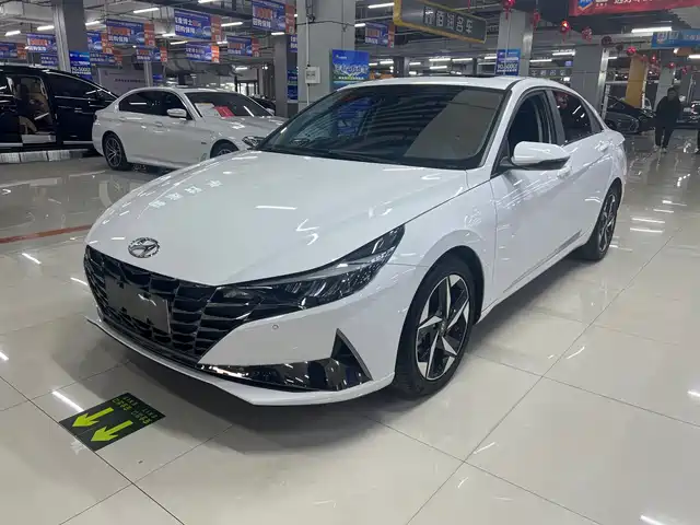 HYUNDAI ELANTRA