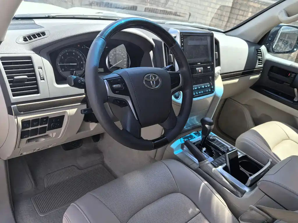 Toyota Land Cruiser 2019 4.0L AT